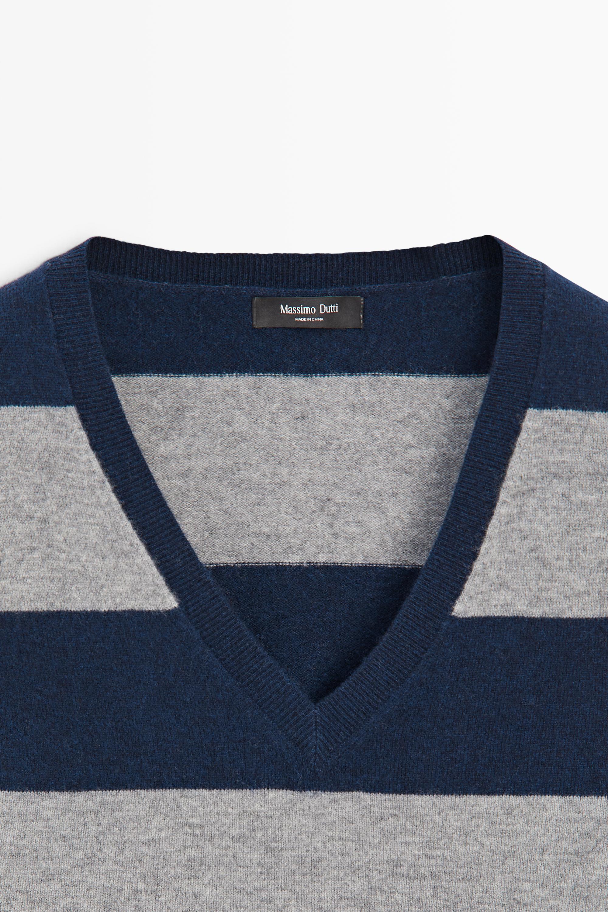 Pull en maille à rayures laine et cachemire col V
